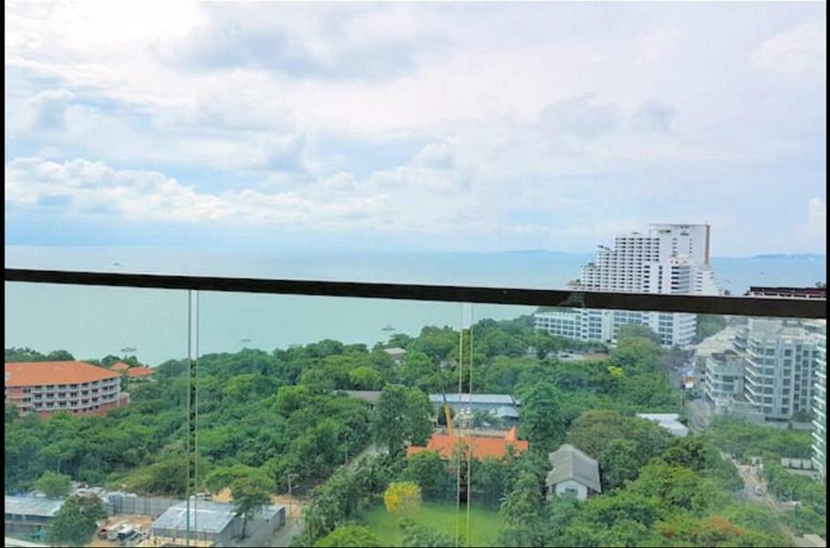 The Peak Towers Apartment Pattaya Exterior photo