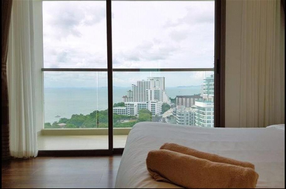 The Peak Towers Apartment Pattaya Exterior photo